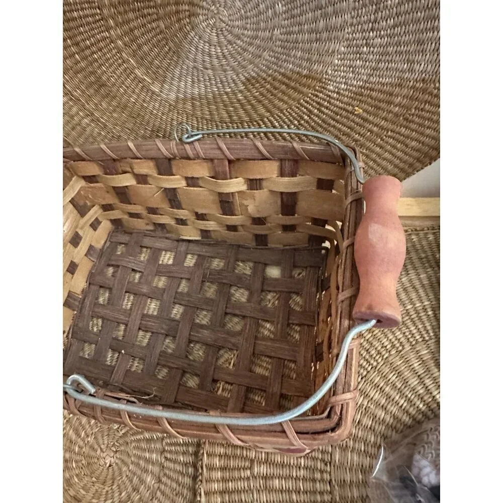 Vintage Woven Basket with Apple Design & Wooden Handle